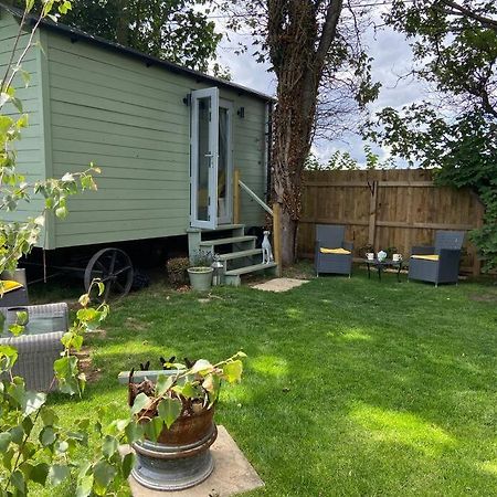 Beautiful Shepherd'S Hut Newmarket  Buitenkant foto